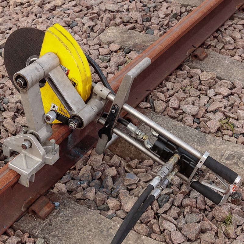 Hydraulic-Powered Reversing Rail Saw 