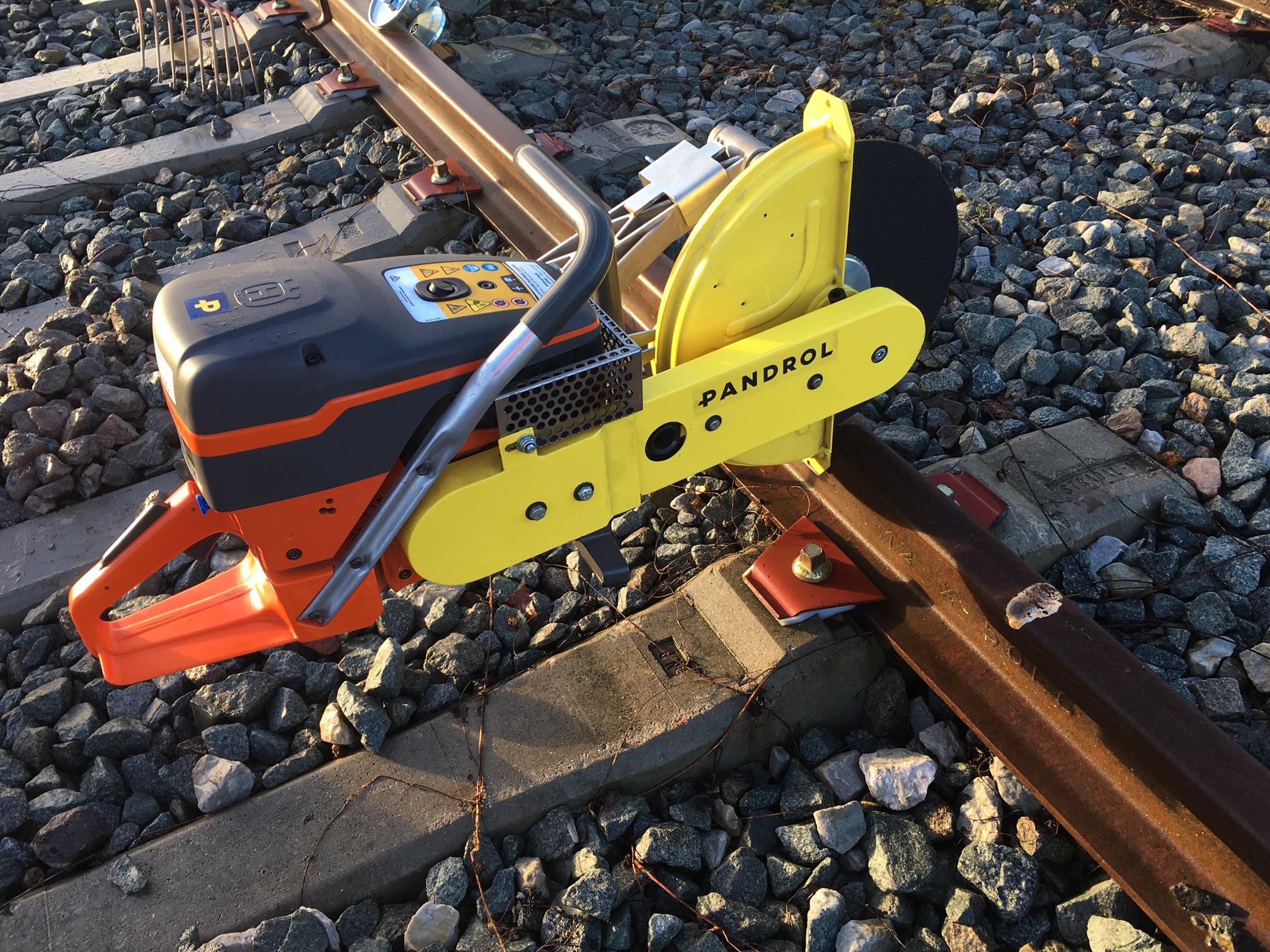 HC 305 355 406 K1270 Abrasive Rail Saw Pandrol