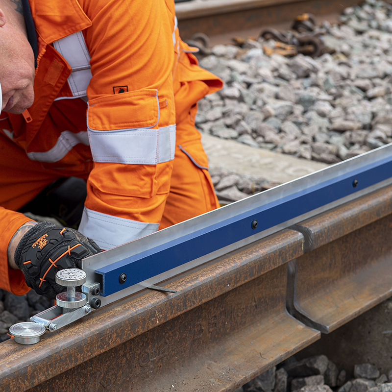 Straight Edge for Accurate Track Welding Alignment Pandrol